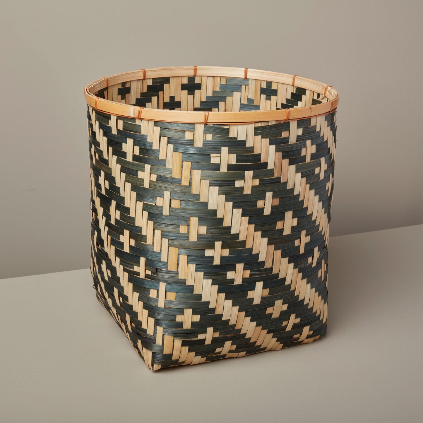 Amati Basket, Small