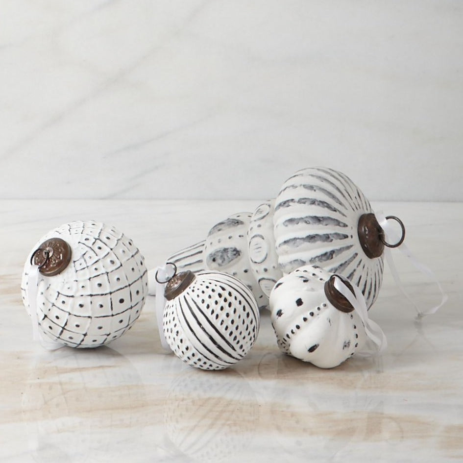 Breckenridge Ornament, Cardan