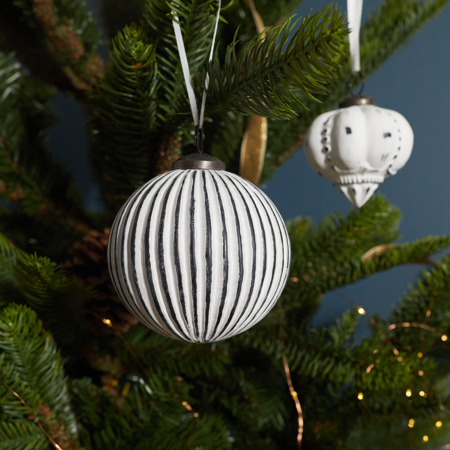 Breckenridge Ornament, Cardan