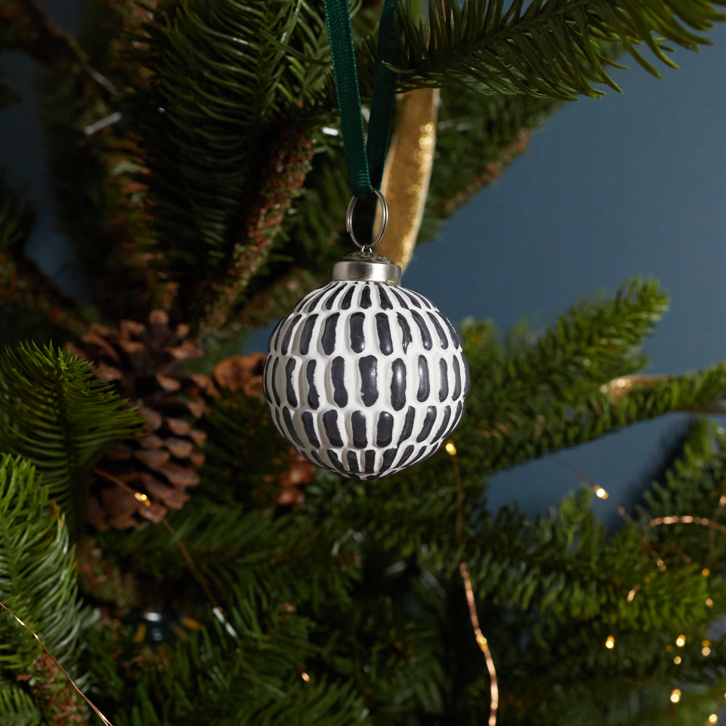 White & Gray Glass Ornament Broken Lines Ball, Set of 4
