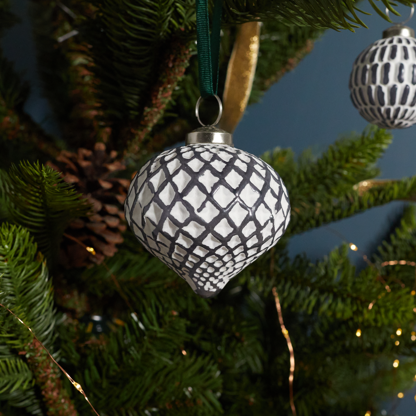 White & Gray Glass Ornament, Lattice Drop Large, Set of 4