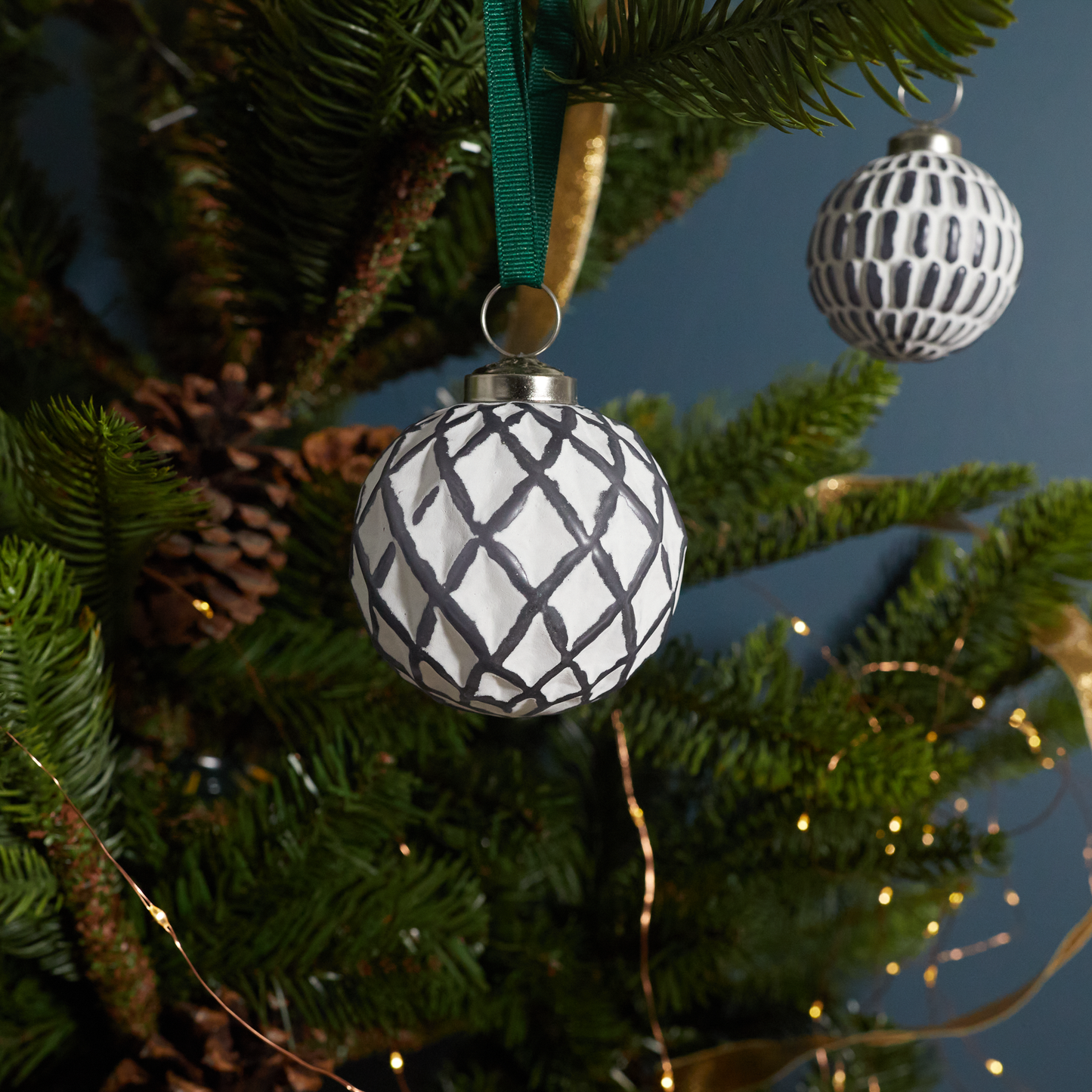 White & Gray Glass Ornament Lattice Ball, Set of 4