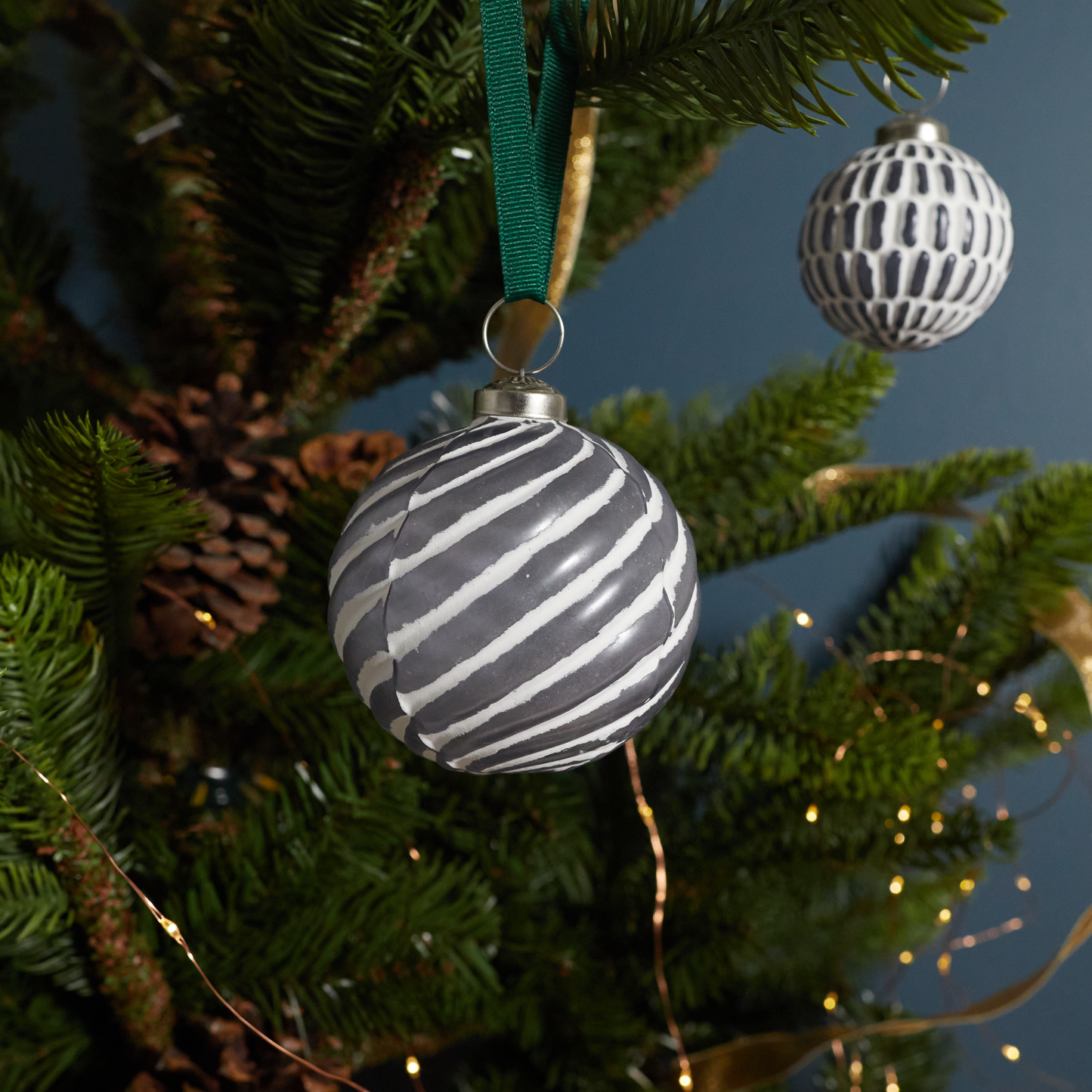 White & Gray Glass Ornament Spiral Lines Ball, Set of 4