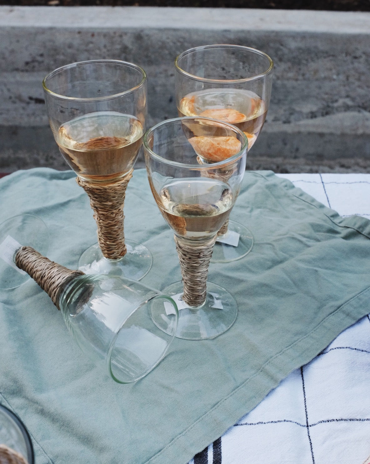 LARGE SEAGRASS WRAPPED WINE GLASS