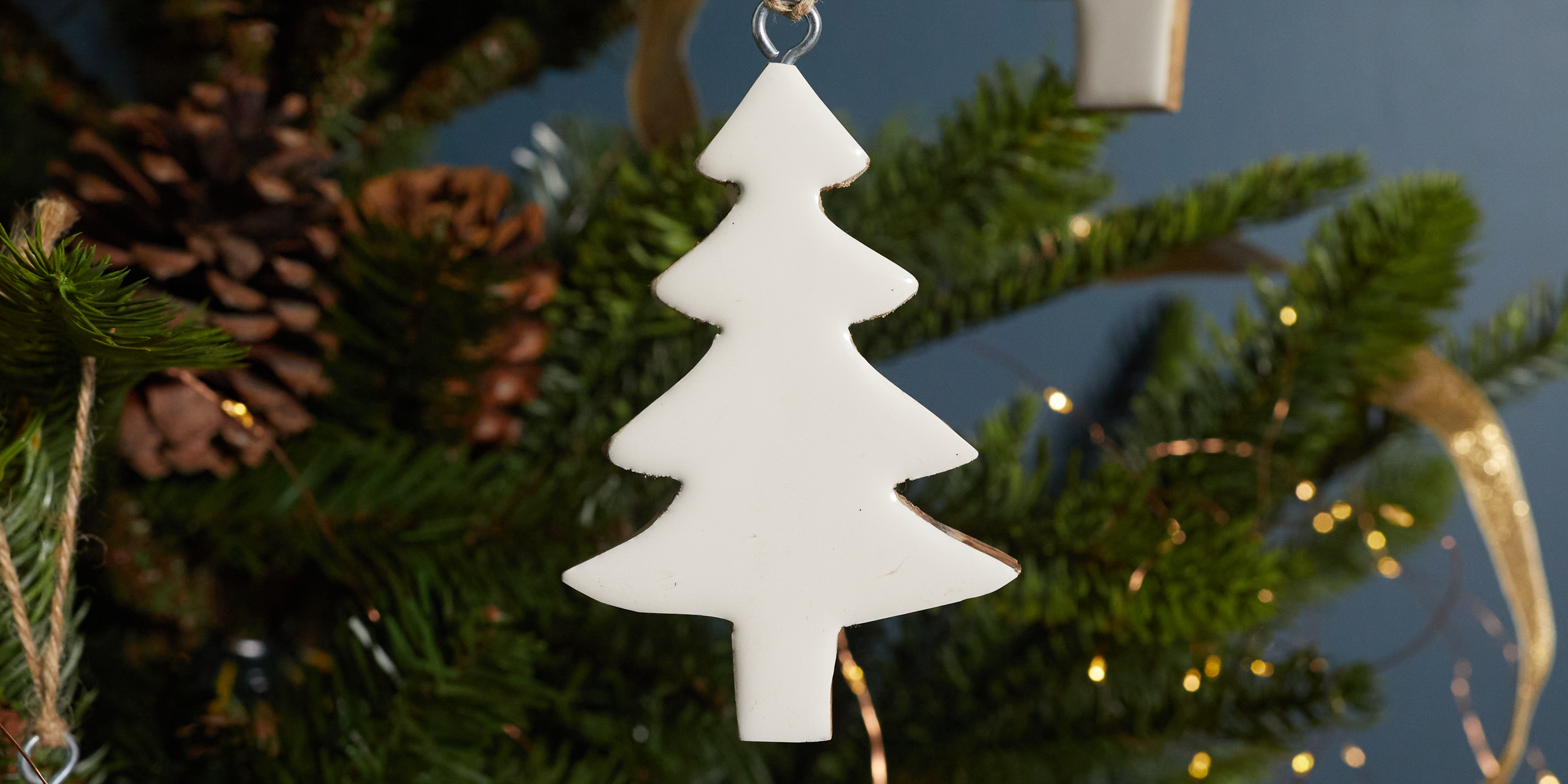 HOLIDAY DÉCOR