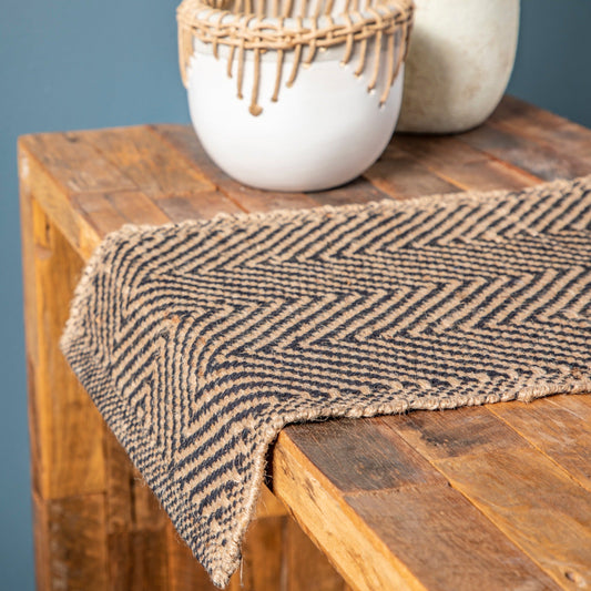 JuteÃƒâ€šÃ‚Â &Ãƒâ€šÃ‚Â CottonÃƒâ€šÃ‚Â TableÃƒâ€šÃ‚Â RunnerÃƒâ€šÃ‚Â withÃƒâ€šÃ‚Â ChevronÃƒâ€šÃ‚Â Pattern