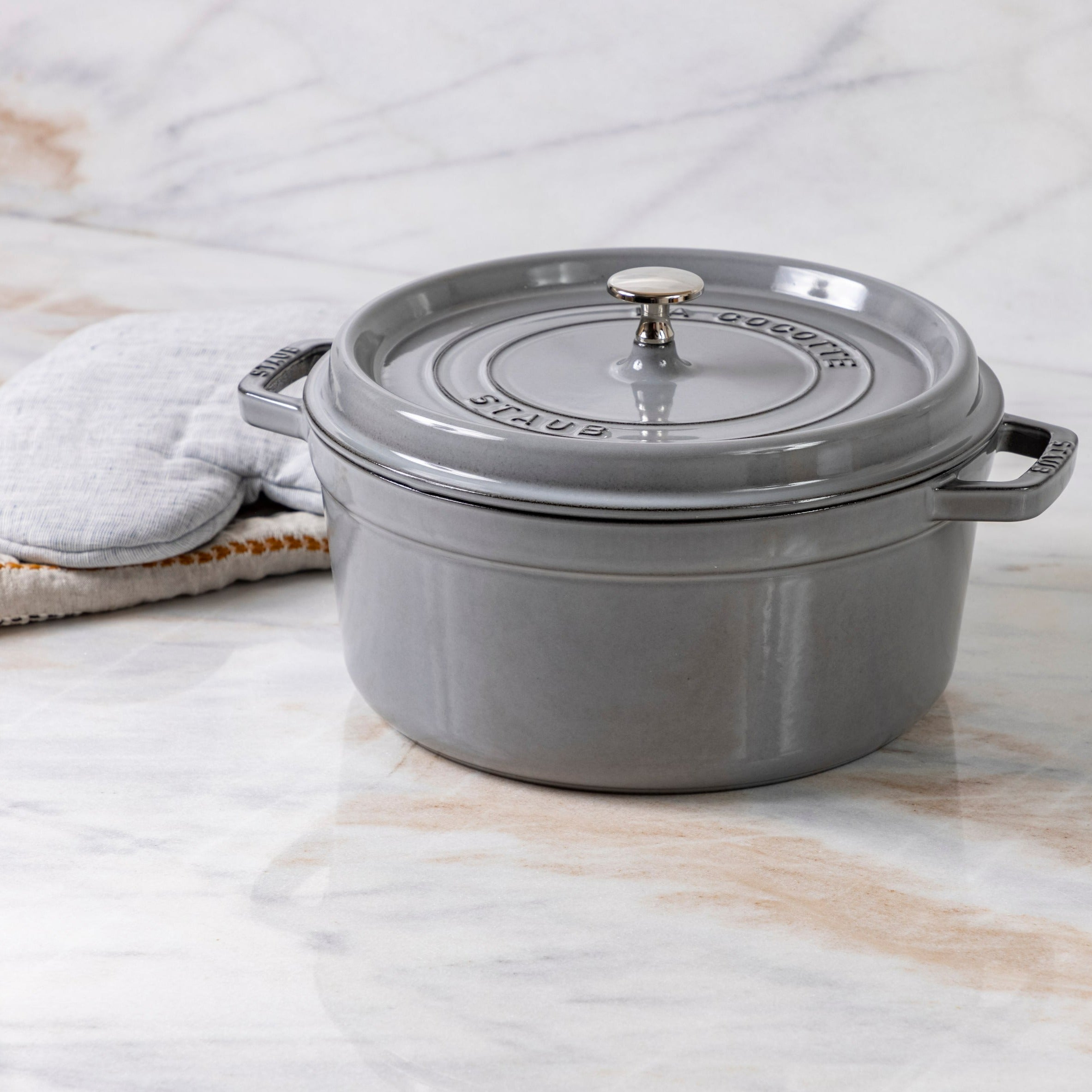 Staub Round Cocotte, 5.5qt, Graphite Grey