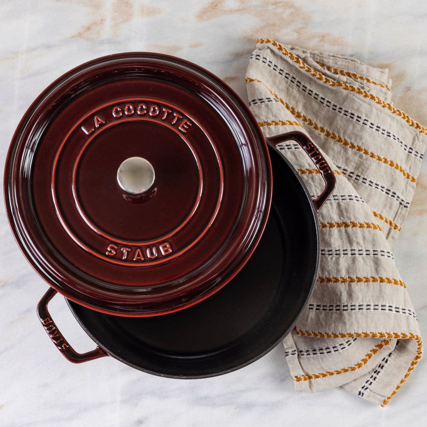 Staub Round Cocotte, 5.5qt, Grenadine