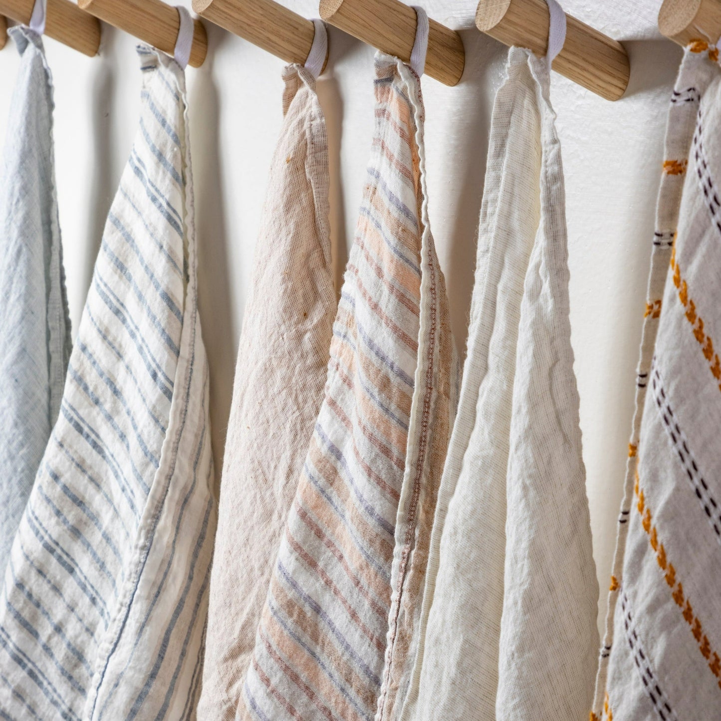 Carmela Kitchen Towel, Cream