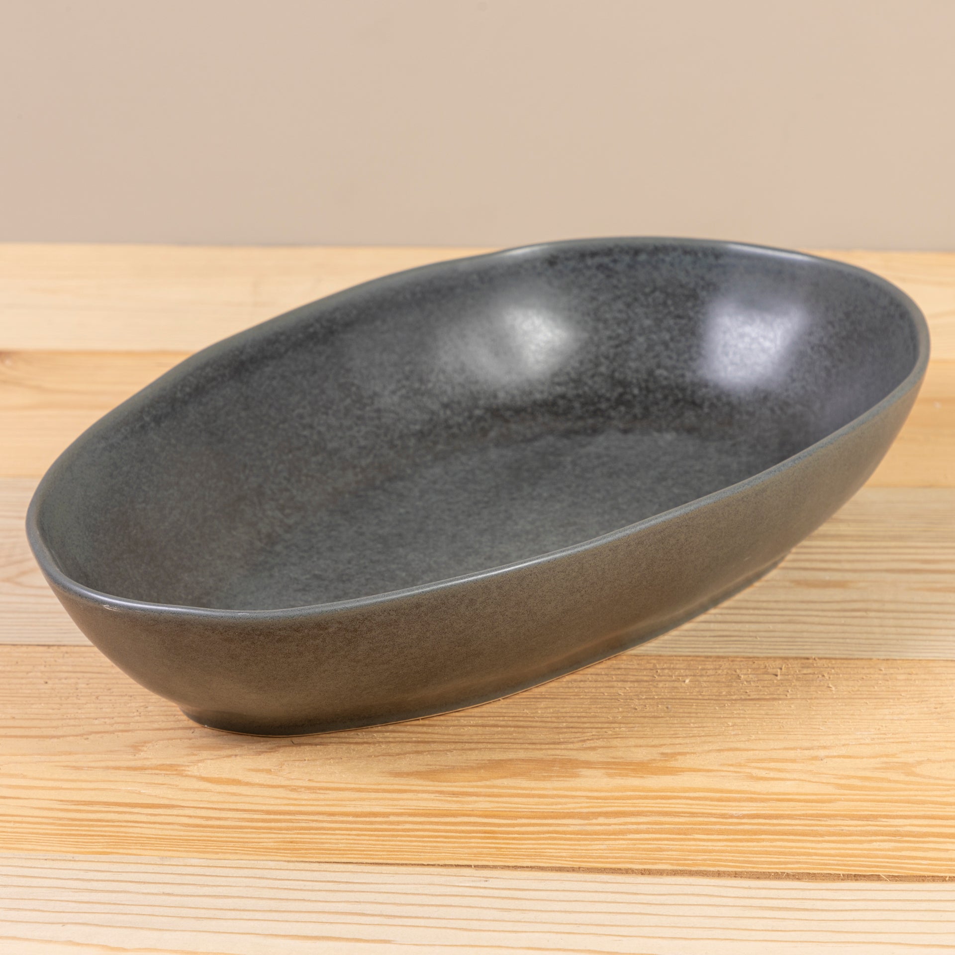 Livia 14" Oval Baker, Black