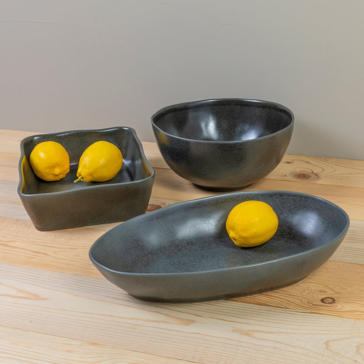 Livia 14" Oval Baker, Black