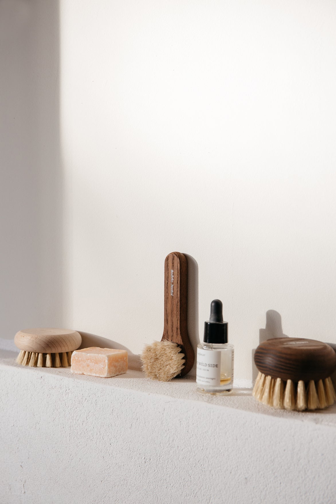 AndrÃ©e Jardin Tradition Scrub Brush Waxed Beech Wood Utilities AndrÃ©e Jardin AndrÃ©e Jardin Bath & Body_Accessories Brand_AndrÃ©e Jardin LMF23 AJ-NEWS-JAN-20-_11
