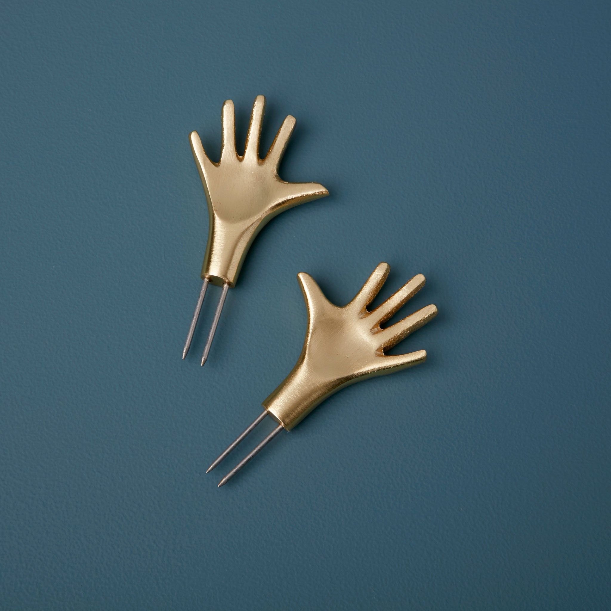 Be-Home_Gold-Corn-Holders-Hands_25-801.jpg