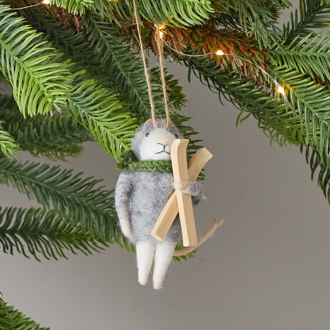 Felt Mouse Carrying Skis
