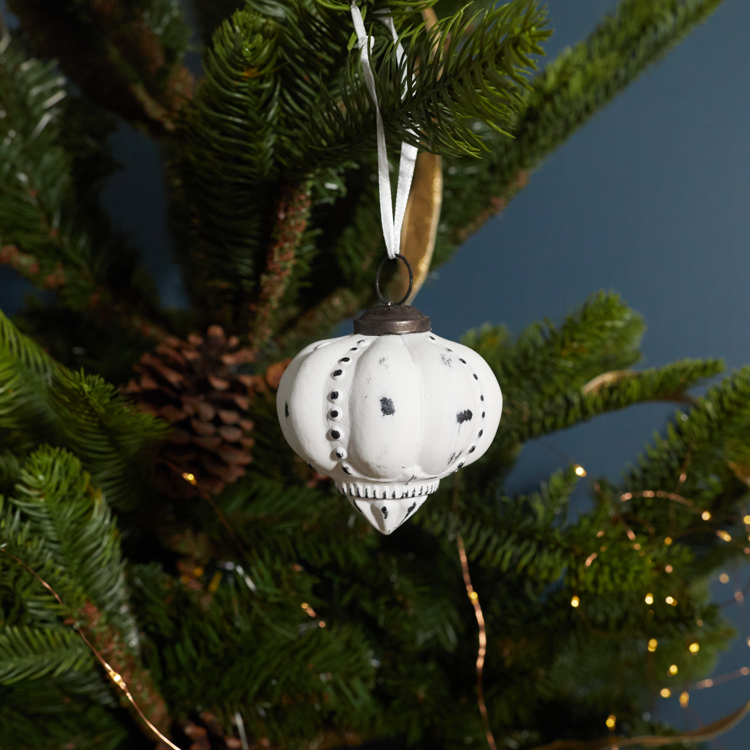 Breckenridge Ornament, Risor