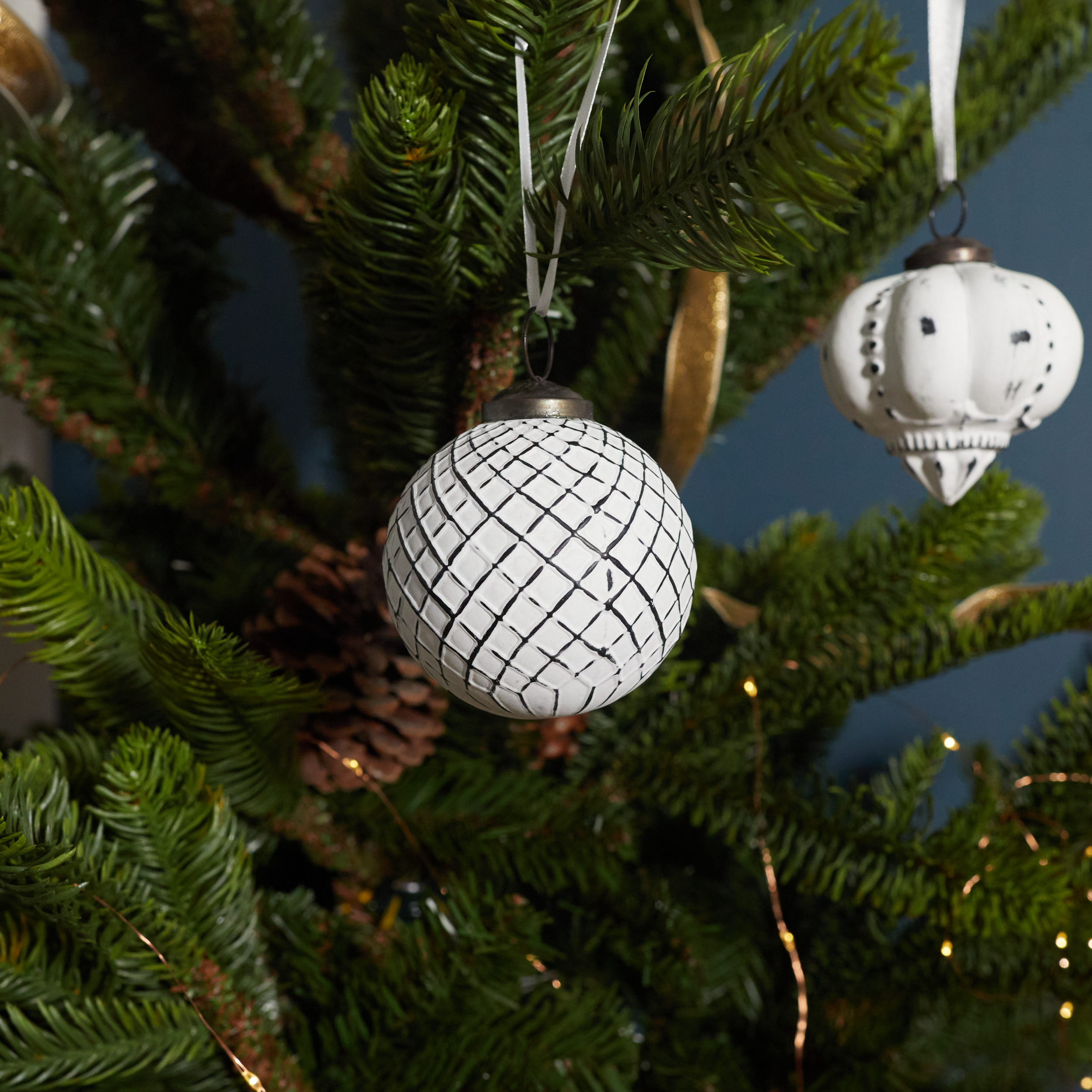 Breckenridge Ornament, Arendel