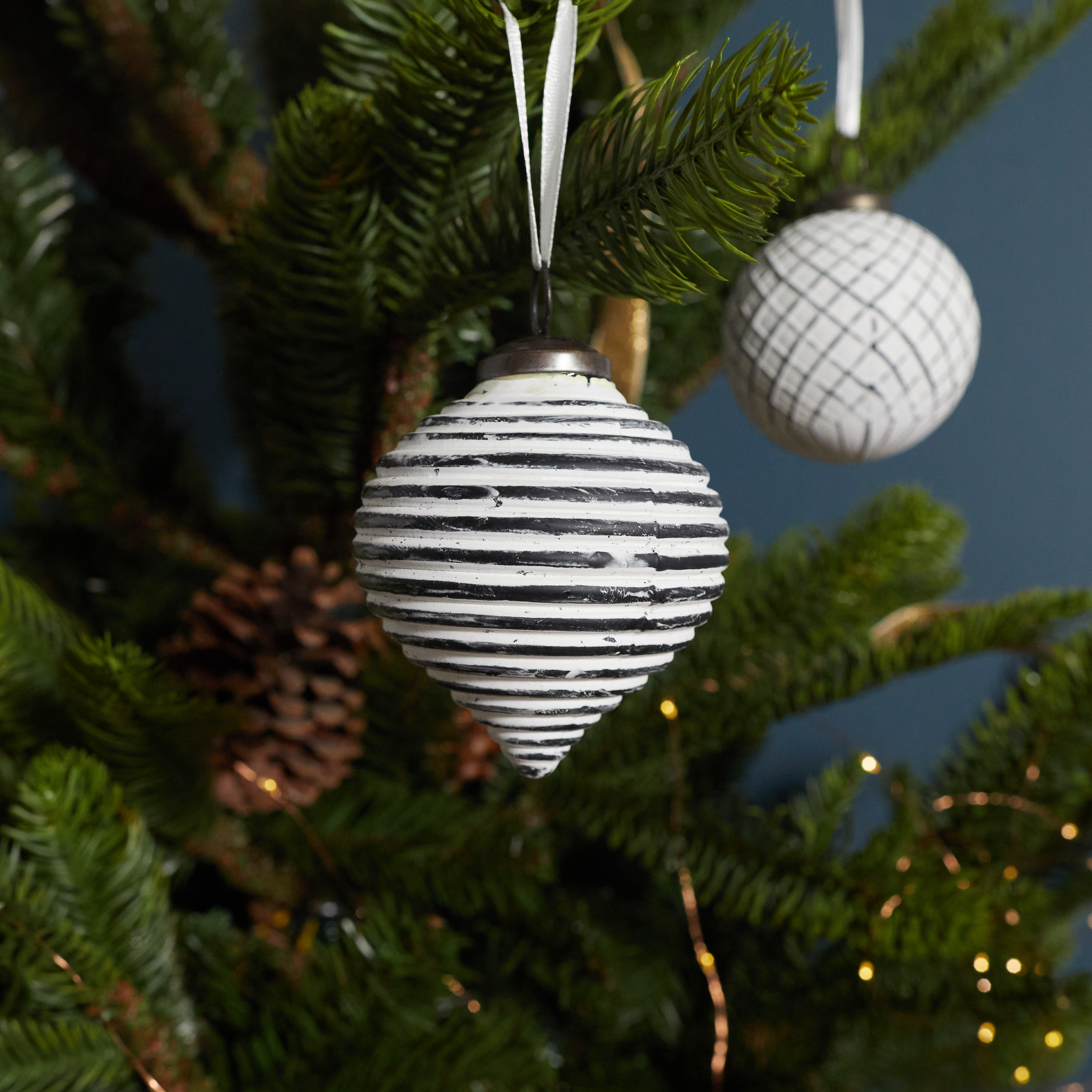 Breckenridge Ornament, Bodo