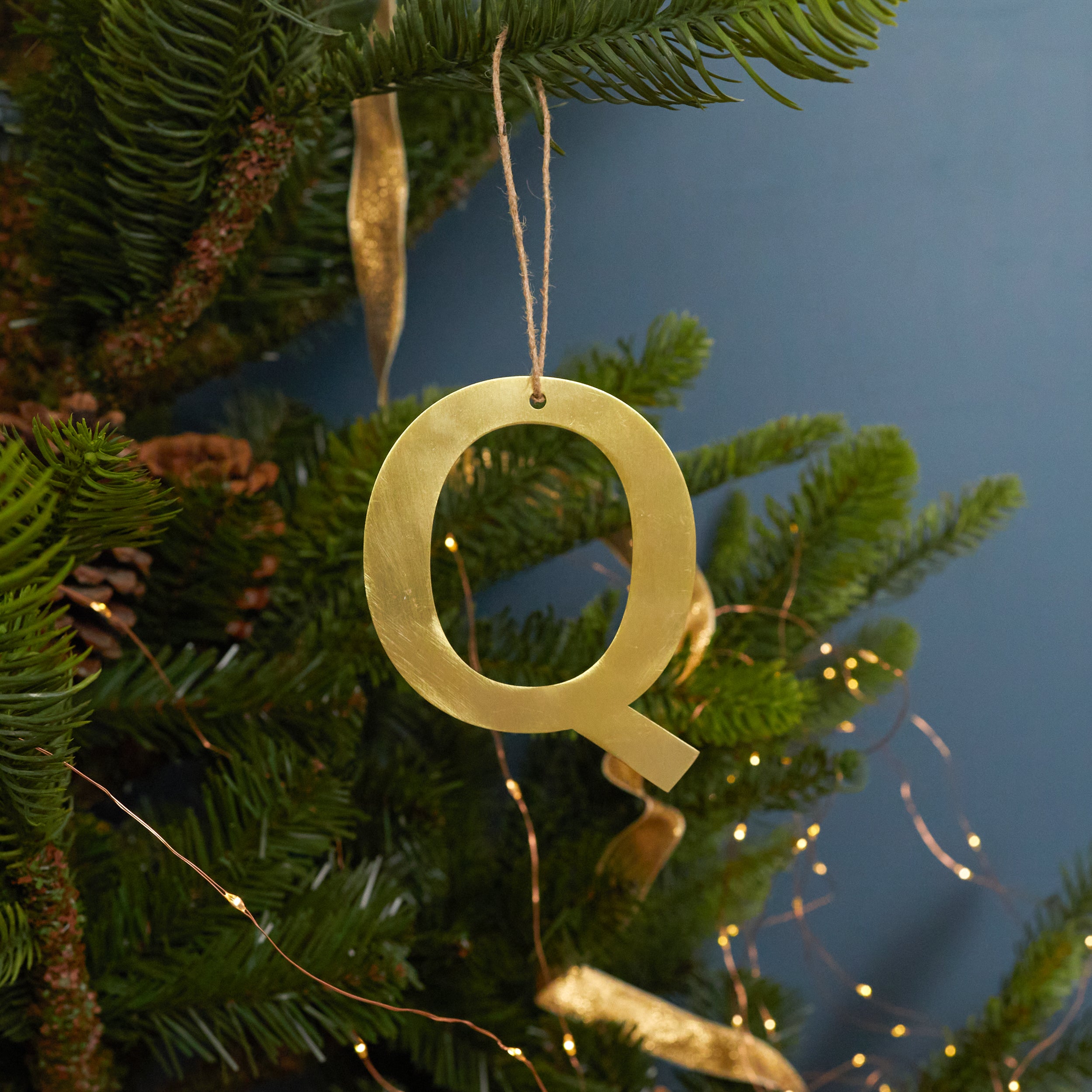 Gold Letter Ornament, Q