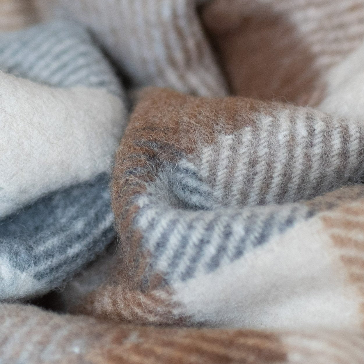 Recycled Wool Waterproof Picnic Blanket in Neutral Herringbone Check - Taupe Leather