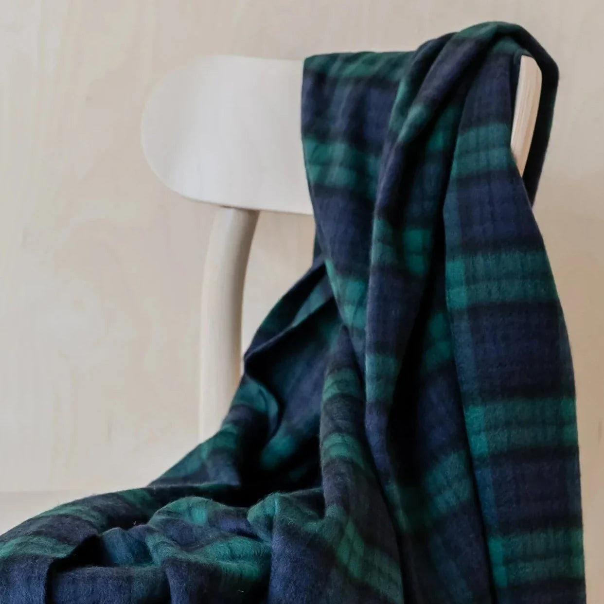 Cashmere Knee Blanket in Black Watch Tartan