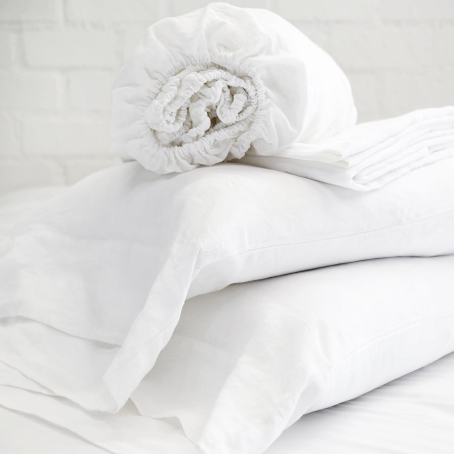White_Linen_Sheet_Set_900x_2b72a8ef-8b3f-440d-b88a-9f8ca1bcc295.jpg