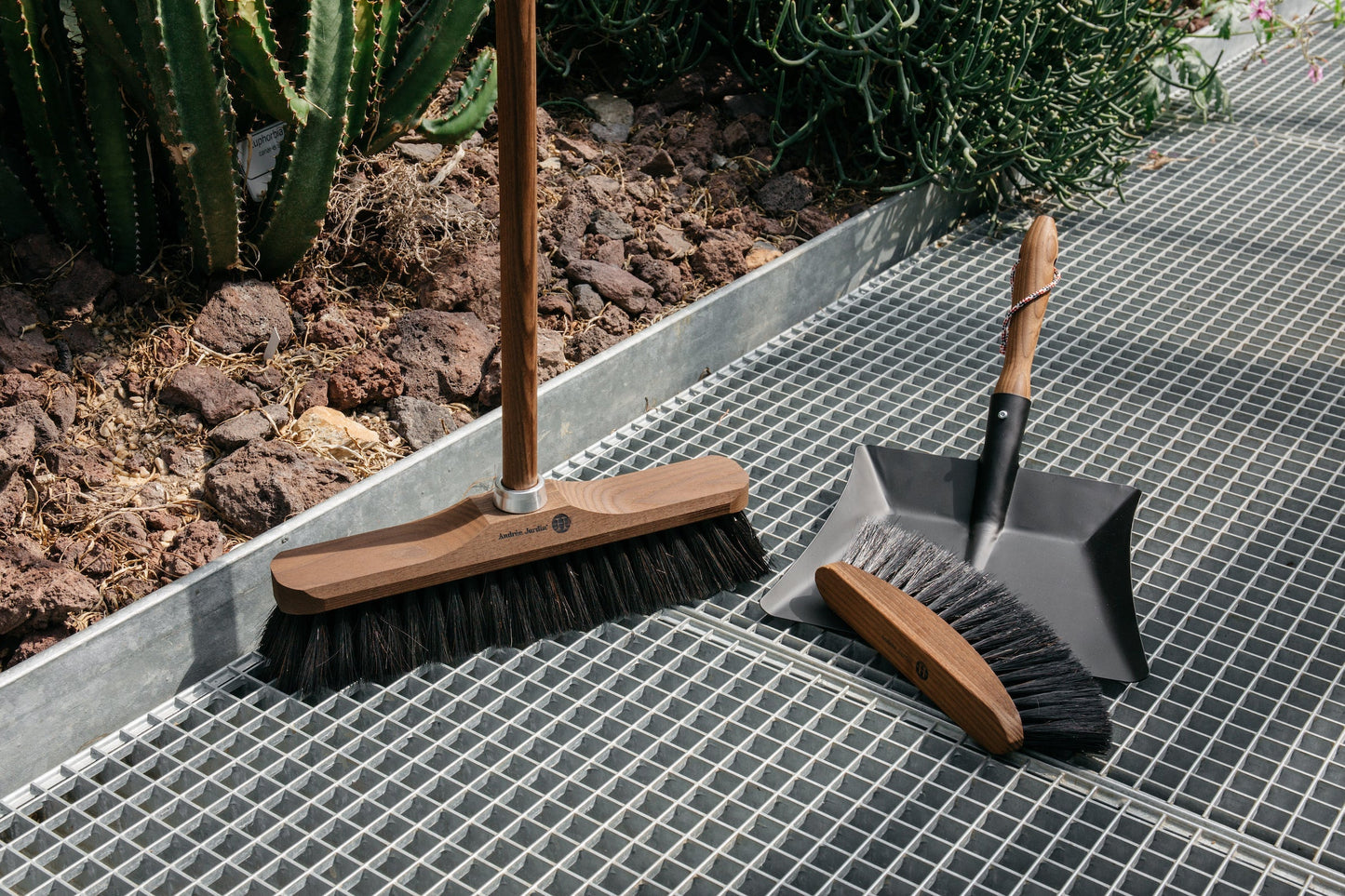 AndrÃ©e Jardin Heritage 17" Ash Wood Broom Head with Black Fibers Utilities AndrÃ©e Jardin AndrÃ©e Jardin Back in stock Brand_AndrÃ©e Jardin Home_Broom Sets Home_Household Cleaning balai-43-cm-heritage-s4-5102