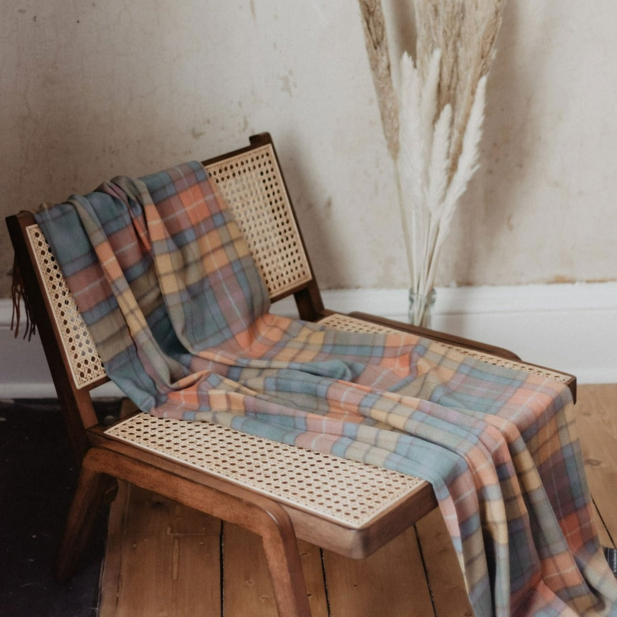 Cashmere Knee Blanket in Buchanan Antique Tartan